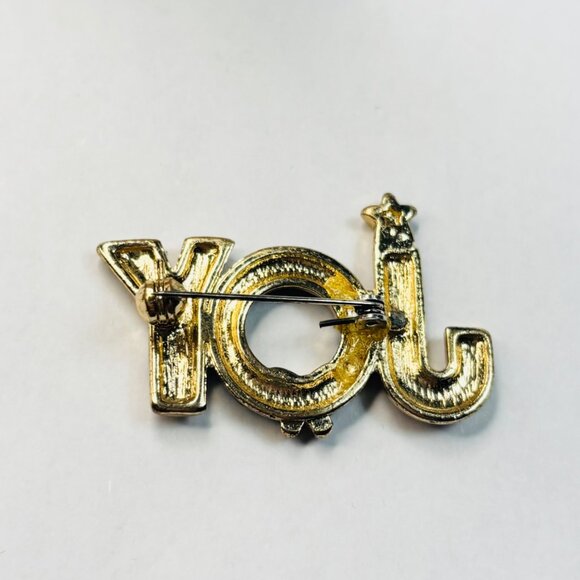 Christmas Joy Brooch Pin Candy Cane & Wreath Design With Box - Picture 3 of 4